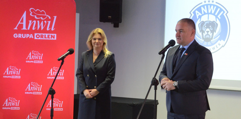Jak przekonywała na dzisiejszej konferencji prasowej prezes ANWIL S.A., zapewnienie trzyletniego okresu współpracy gwarantuje klubowi solidne fundamenty funkcjonowania. Fot. Daniel Wiśniewski