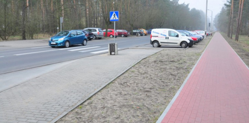 Parkowanie przy szpitalu od dawna sprawia kierowcom problemy. Fot. archiwum DDWloclawek.pl