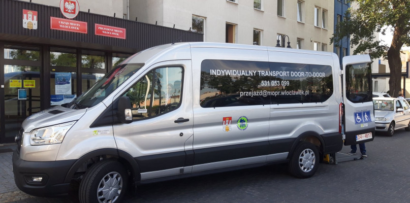 MOPR przygotował wniosek konkursowy, który zaakceptował do PFRON i tak Włocławek ma bezpłatną "miejską taksówkę". Fot. facebook.com/MarekWojtkowski
