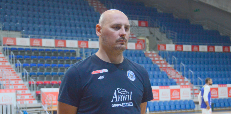 Przemysław Frasunkiewicz nie ukrywa, że Anwil nie skończył jeszcze przygotowań do sezonu. Fot. Marta Kotecka
