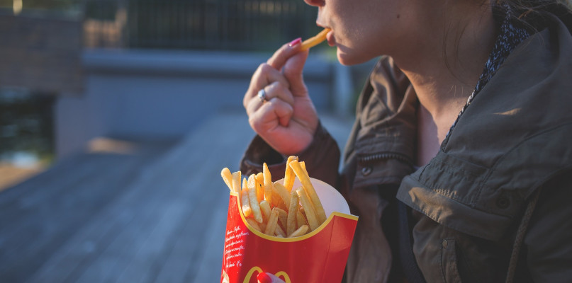 Jedzenie fast foodów nie sprzyja odchudzaniu. Fot. Pixabay