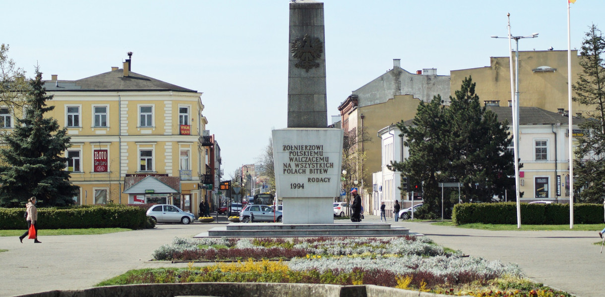Pomnik na Pl. Wolności do wyburzenia? Sprawdziliśmy, co myślą o tym polityczki