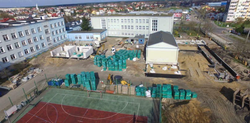 Przy Szkole Muzycznej i SP 12 już widać ściany nowych budynków. Fot. UM Włocławek