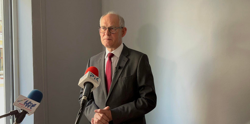 Poseł Robert Kwiatkowski otworzył swoje biuro poselskie. Fot. Kamil Kazimierczyk.