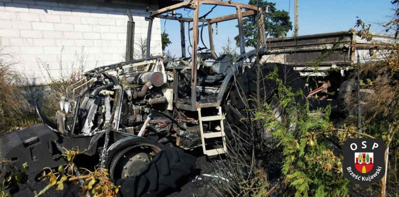 Spalony ciągnik w Rzadkiej Woli. Fot. OSP Brześć Kujawski