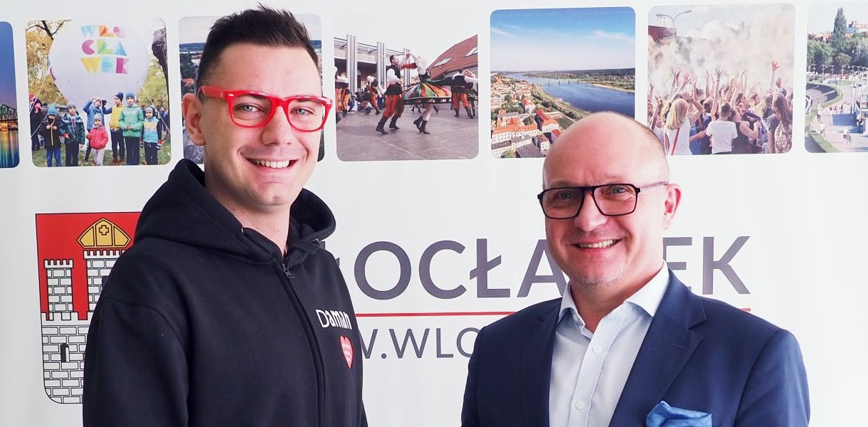 Nowy szef miejskiego sztabu WOŚP, Damian Olszewski od dawna angażuje się w wolontariat we Włocławku. Fot. UM Włocławek