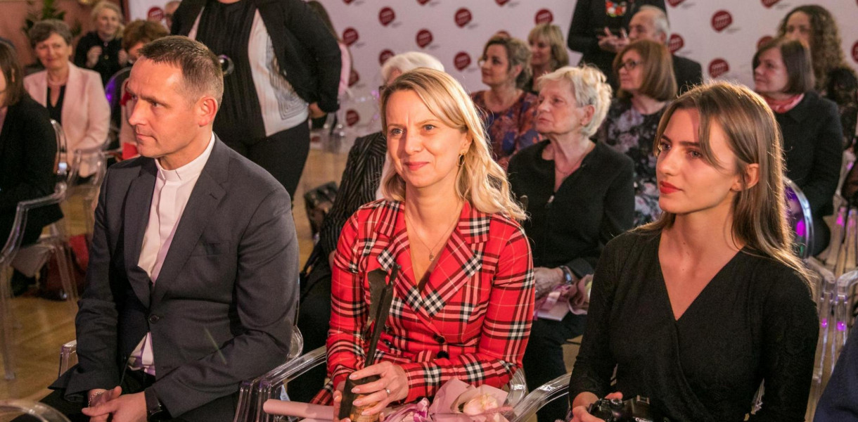 Włocławianie otrzymali Stalowe Anioły od władz województwa. Fot. Andrzej Goiński/UMWKP