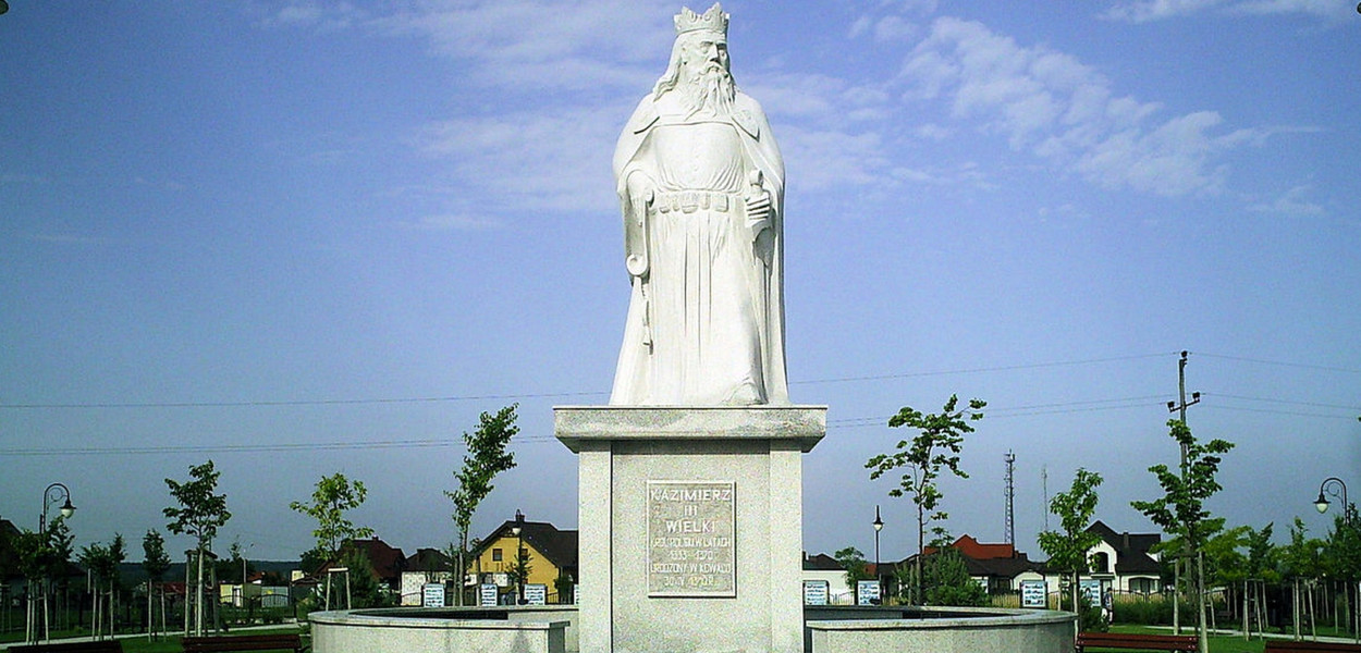 Pomnik Kazimierza Wielkiego w Kowalu. Fot. Wikimedia. 
