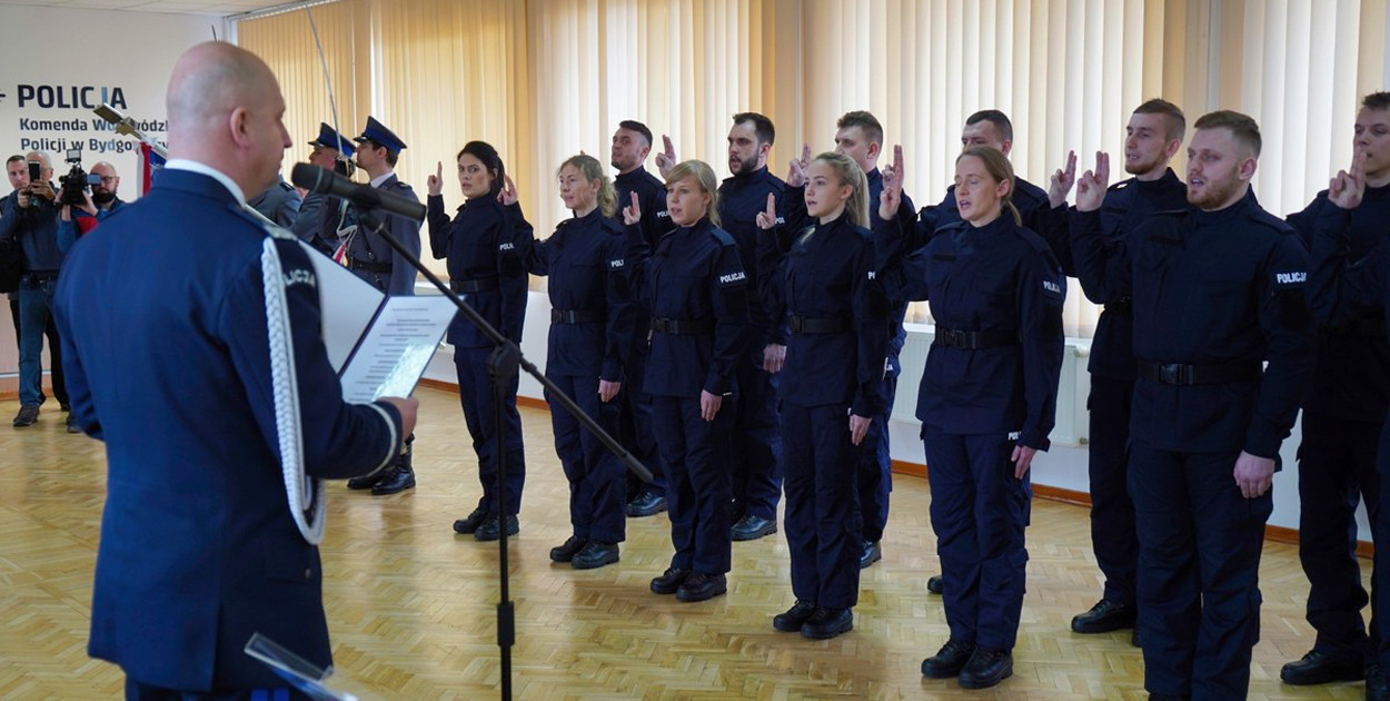 Czterech nowych policjantów trafi do KMP Włocławek. Fot. KWP Bydgoszcz