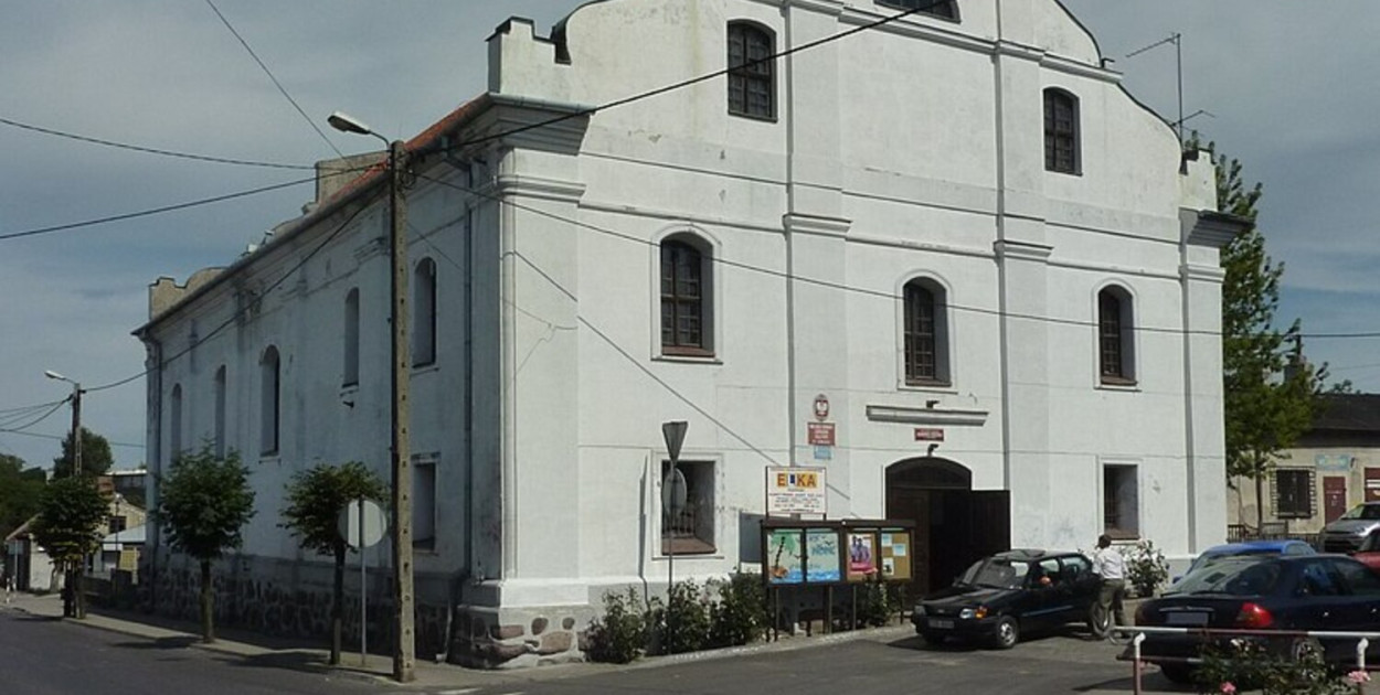 Lubranieckiem Centrum Dziedzictwa Kulturowego w Lubrańcu to jedno z trzech miejsc, gdzie można pobrać kartę i oddać głos. Fot. Wikimedia. 