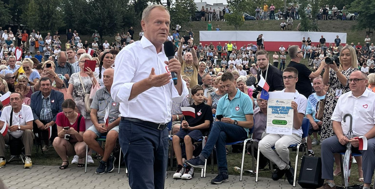 Tłumy na Słodowie. Tak było na spotkaniu z Donaldem Tuskiem (WIDEO)