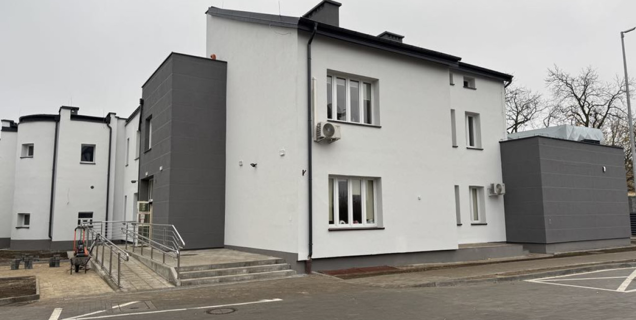 Znajdujący się na terenie PCZ przy Wyszyńskiego budynek E powiększył się o 400 m2. Fot. DD. 
