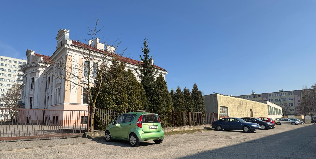 Budynek dawnej stołówki domu dziecka przy Żytniej zmieni się w filię biblioteki. Fot. DD. 