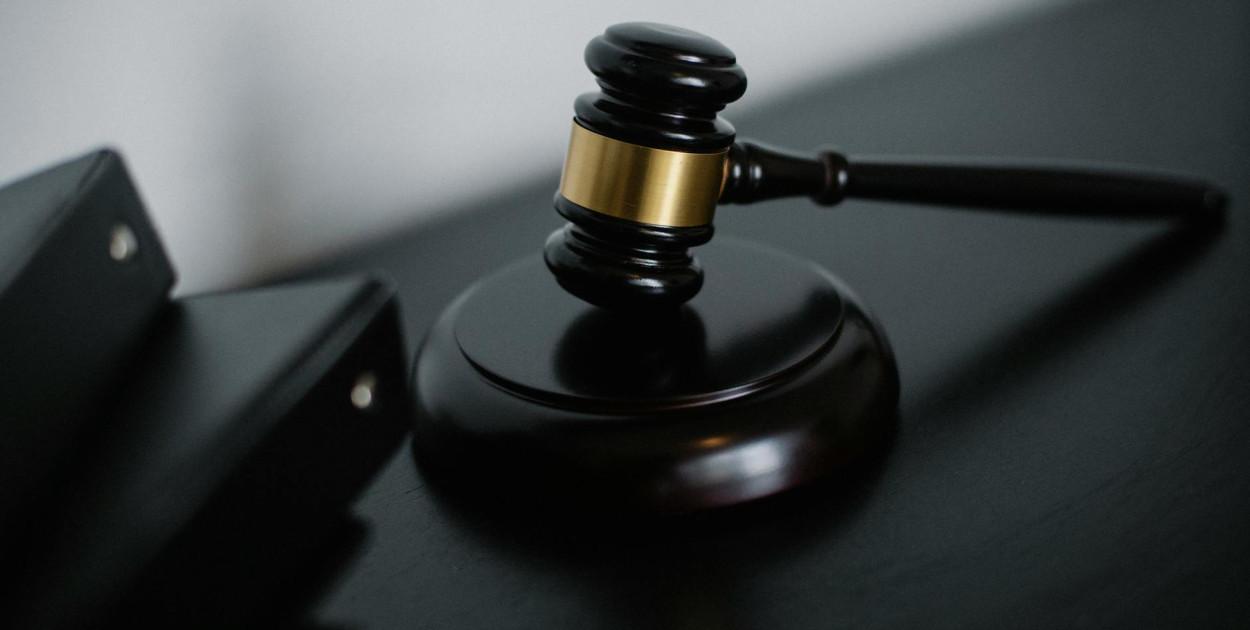 	Ile zarabiają prawnicy w Polsce po 5 i 10 latach pracy? Sprawdź ścieżki kariery