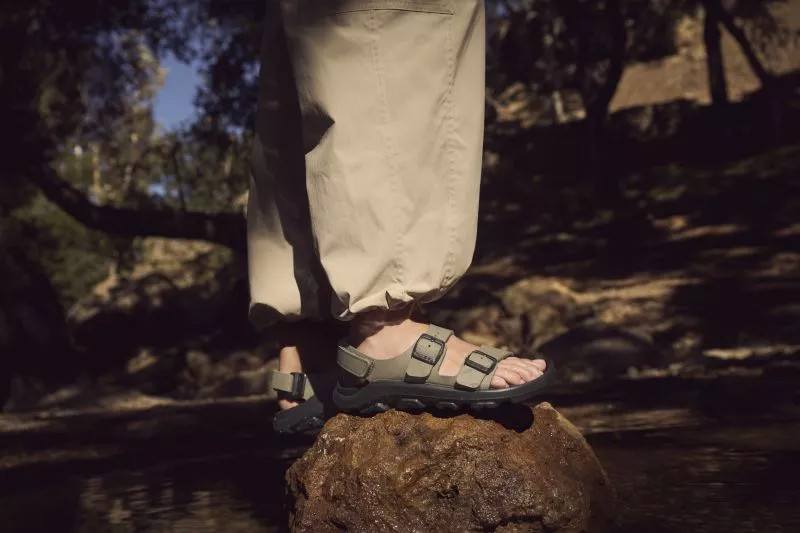 Sandały Birkenstock Mogami są odpowiednie zarówno na co dzień, jak i na plenerowe wypady za miasto