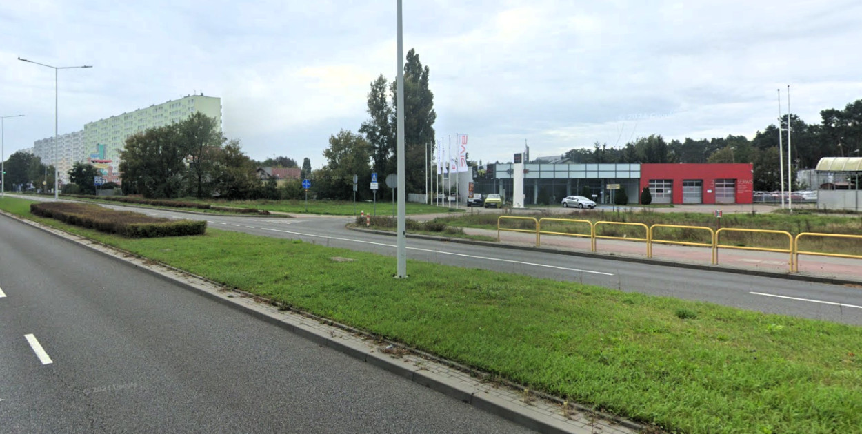 Senator apeluje o lewoskręt w tym miejscu. Fot. Google Street View