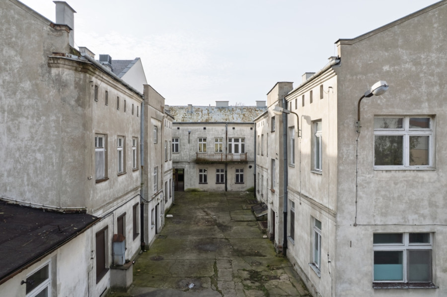 Dziedziniec budynku przy ulicy Stodólnej 70 Fot. KPAI