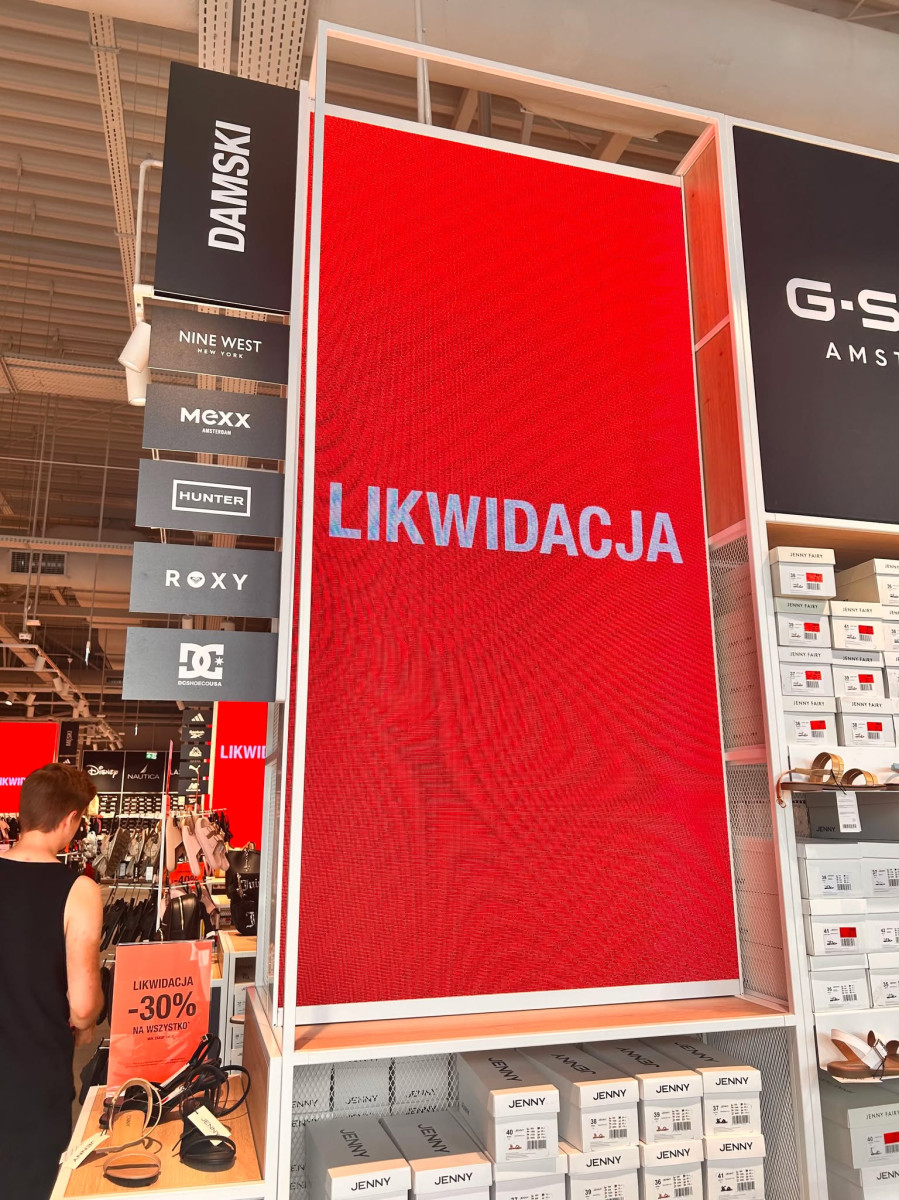Fot. DD |Sklep CCC przy ul. Komunalnej we Włocławku działa normalnie. Wokół komunikatów o likwidacji sklepu pojawiły się jednak liczne pytania