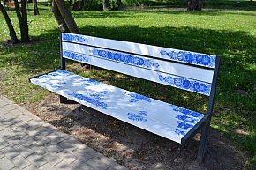 Fajansowe ławki w parku na Słodowie-18451