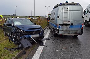 Zderzenie 2 aut i radiowozu na A1-20641