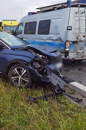 Zderzenie 2 aut i radiowozu na A1-20641