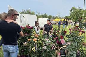 Tłumy rolników i mieszczuchów w Zarzeczewie. Trwają targi-20720