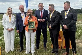 SIKA  z kamieniem węgielnym-20794
