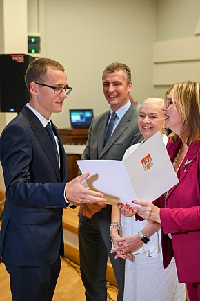 Wręczenie stypendiów Prezydenta najlepszym uczniom-20839