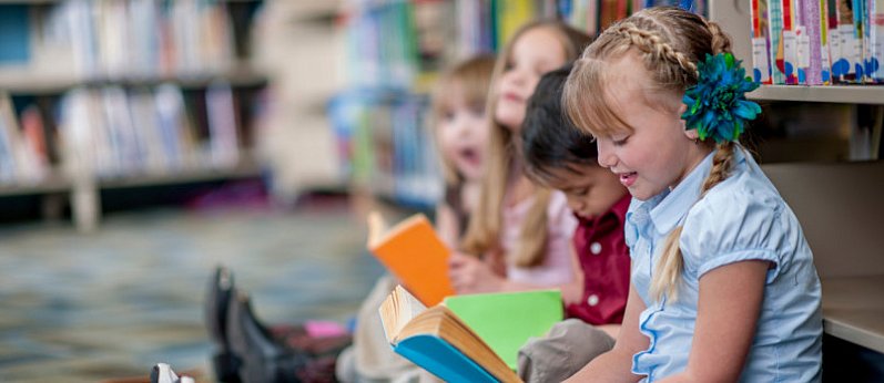 WAKACJE Z BIBLIOTEKĄ - Daj łapę, czyli bliskie spotkanie z psem