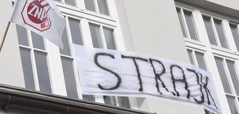 11. dzień strajku. Czy na tym się skończy? Dziś rozmowy z rządem