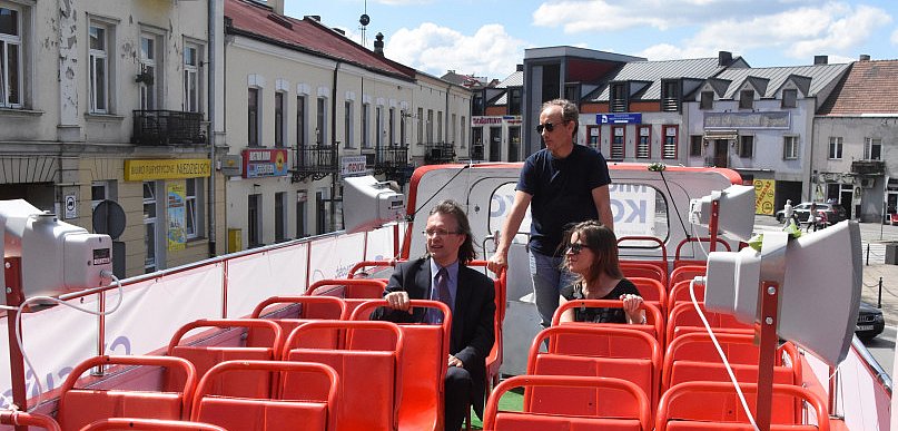 Z autobusu zachęcał do wyborów. Jaki ma pomysł na Włocławek?