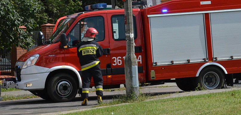 Wjechał samochodem do stawu! Po dojeździe strażaków okazało się...