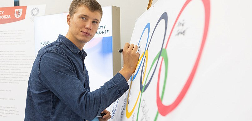 Olimpijczycy z Tokio z wizytą u marszałka. Nie zabrakło włocławianina