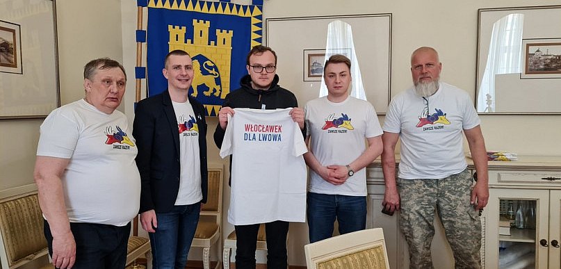 Kukucki pojechał z darami z Włocławka do Lwowa. Napisał, co tam zobaczył