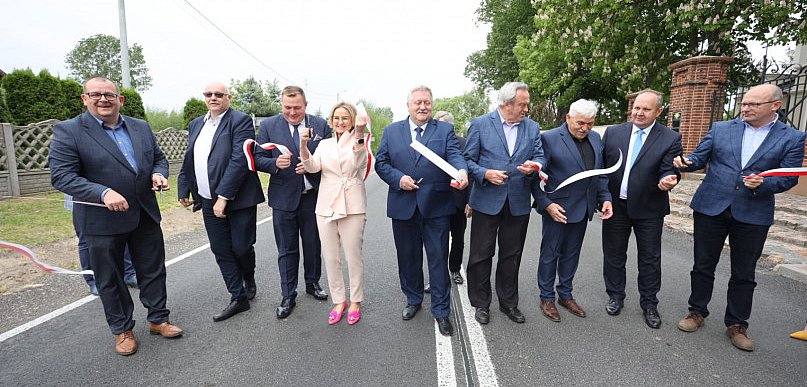 Samorządowcy spotkali się pod kościołem. Zobacz, co tam robili [FOTO]