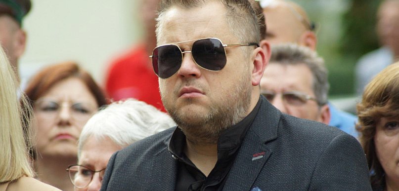 Miejski radny spędza urlop w Dubaju. Pokazał się w intymnej sytuacji z... 