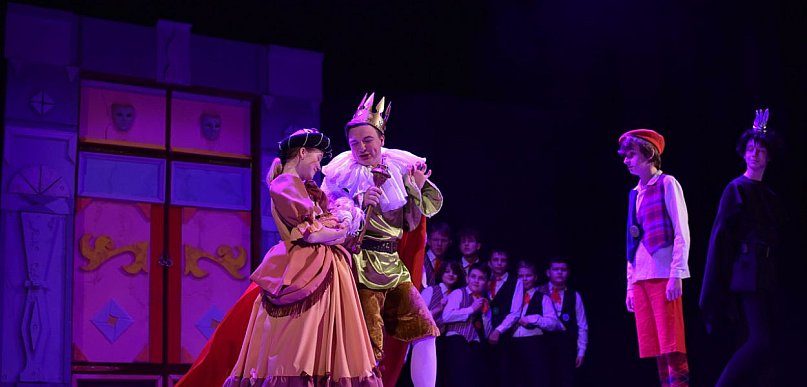 Oni mają szansę na karierę aktorską! Teatr Skene poszukuje nowych twarzy!