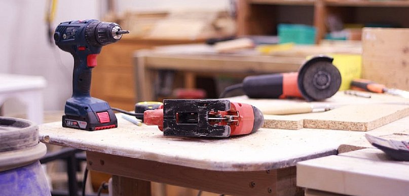 Jakie są najpopularniejsze elektronarzędzia do obróbki drewna?