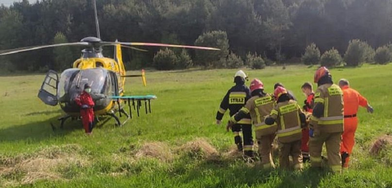 Wypadek osobówki i motoroweru w regionie. Musiał lądować helikopter LPR