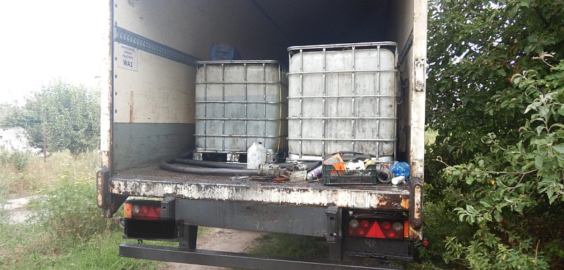 Mauzery na działce pod Włocławkiem. Inspektorzy znaleźli osiem pojemników!
