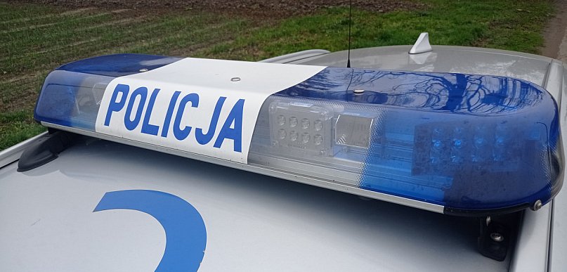 Pijany 20-latek zakończył jazdę na dachu. Młody kierowca w tarapatach