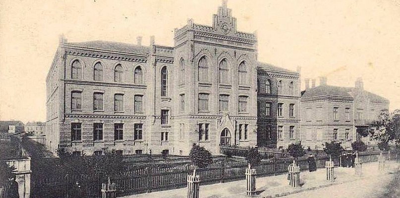Poznajesz ten budynek? Tak wyglądał ponad 100 lat temu - 25729