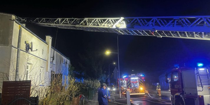 Na Lipnowskiej spłonął dom. 4 osoby w szpitalu