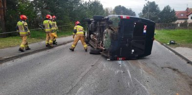 W Michelinie zderzyły się dwa auta. Bus dachował (FOTO)-66318