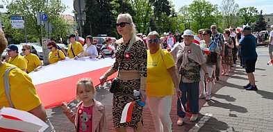 Stumetrowa flaga przeszła przez Włocławek. Tak świętujemy! [FOTO, WIDEO]-66677
