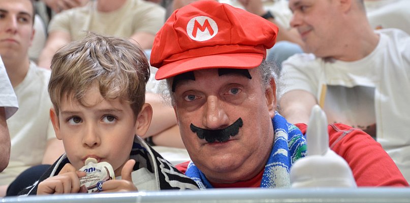 Nawet Mario dopinguje Anwil. Sprawdzamy, kto jest na trybunach! [FOTO] - 66706