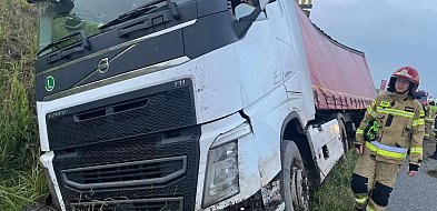 Ciężarówka z piwem wywróciła się na A1 pod Włocławkiem. Ładunek na ziemi -67769