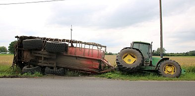 Pijany traktorzysta nie opanował maszyny. Wylądował w rowie z beczkowozem-68341