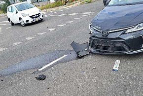 Pechowy poniedziałek kierowcy opla. Na Toruńskiej zderzył się z toyotą-68432