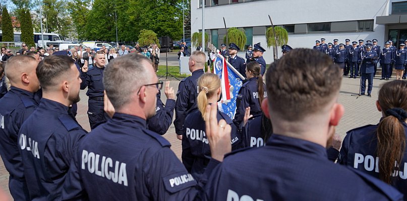 Świeżo po ślubowaniu. Wkrótce rozpoczną służbę we Włocławku - 79195